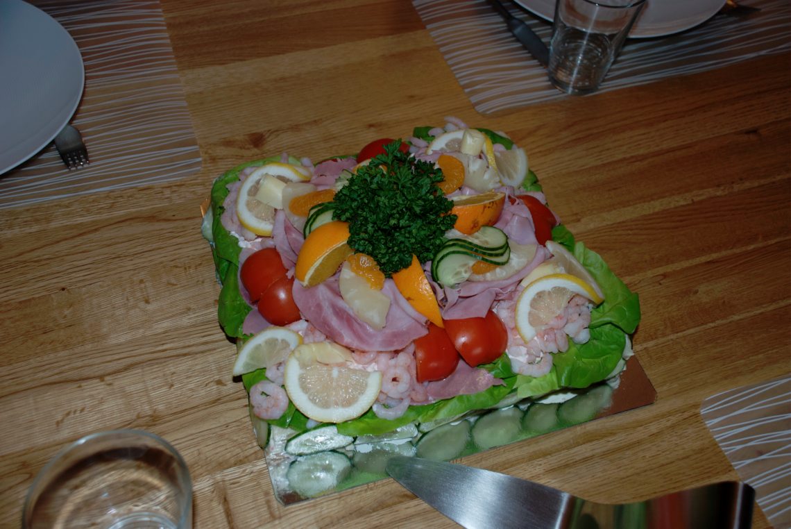 bdag1 Smörgåstårta för 8 personer gick åt till hälften