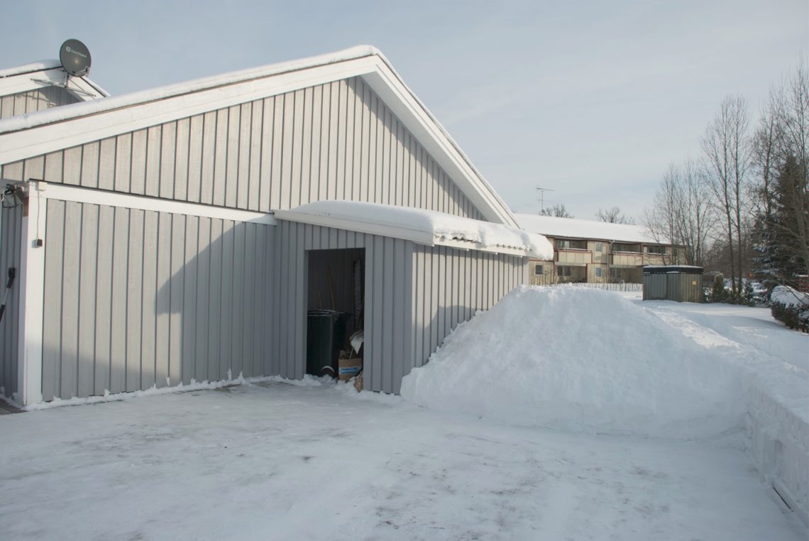 Någonstans under denna snöhög ligger mitt avgasrör :)