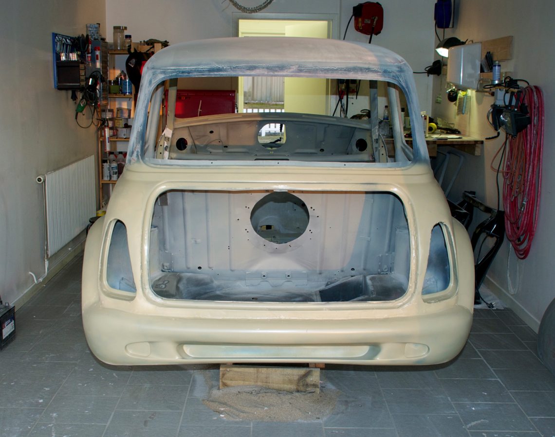 Lyktfästen från en Mini 2003 på en mini 1975.